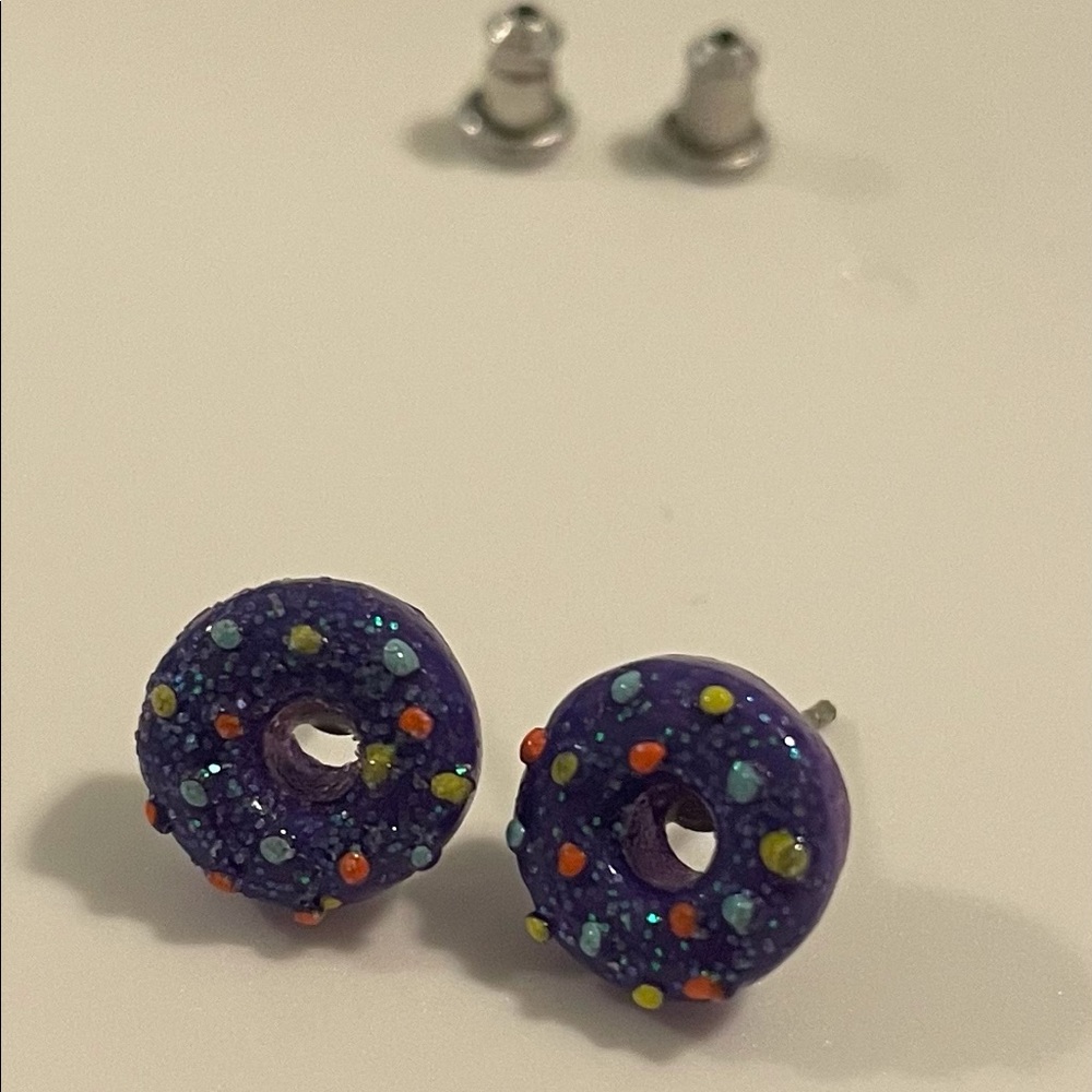 4 pairs of donut earrings!! Includes a pair of coffee/hot chocolate!!